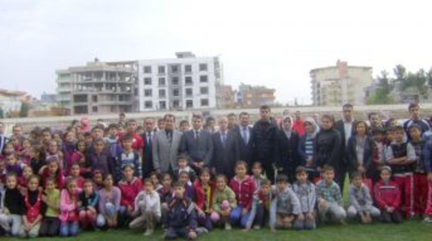 Koşabiliyorken Koş Projesi Kapsamında Koşanlara Eşofman Hediye Edildi