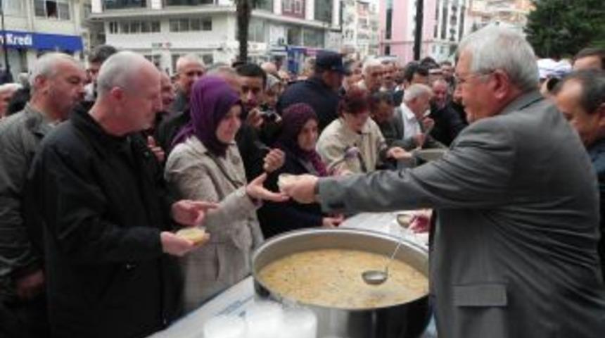 Ereğli Belediyesi, Cuma Namazı Sonrası Aşure Dağıttı