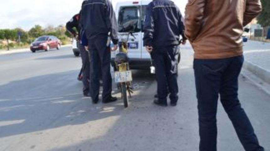 Motosiklet, Polis Otosuna &Ccedil;arptı: 1 Yaralı