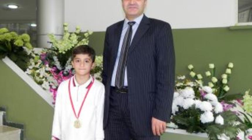 Emine Nakıboğlu &Ouml;ğrencisi Resim Yarışmasında Birinci Oldu