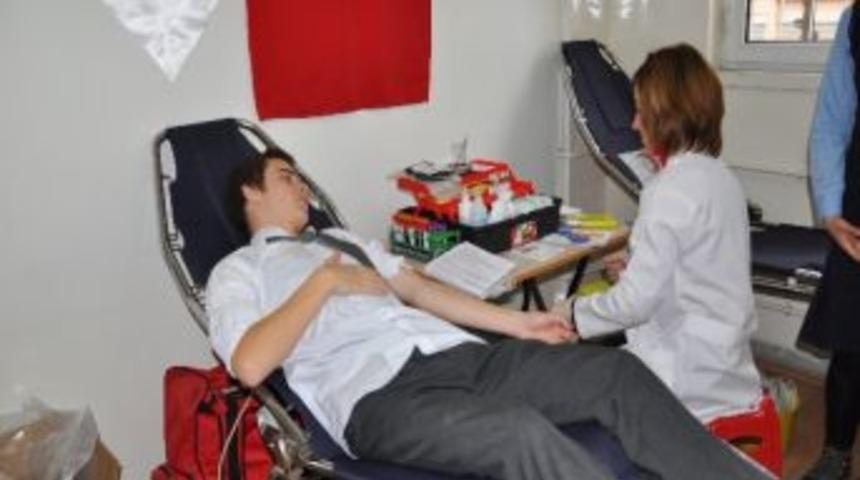 &Ouml;ğrenciler Kan Verdi