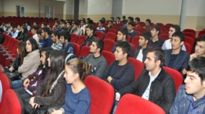 Azerbaycan B&uuml;y&uuml;kel&ccedil;iliği Heyeti OM&Uuml;'de &Ouml;ğrencilerle Buluştu