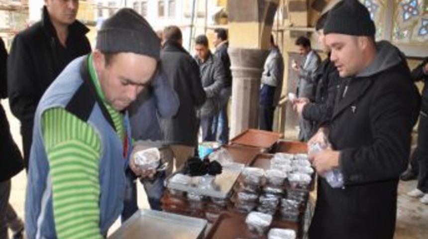 Yozgat&rsquo;ta 3 Bin Kişiye Aşure Dağıtıldı