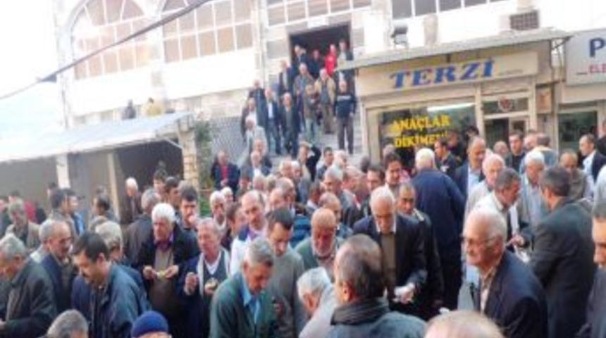 Hopa'da 5 Bin Kişiye Aşure Ikram Edildi