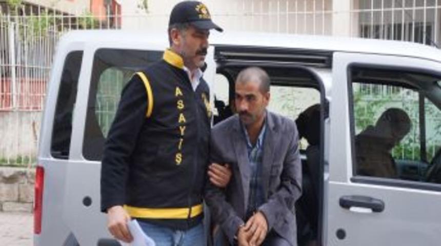 Eşiyle Ka&ccedil;an Kardeşini &Ouml;ld&uuml;ren Zanlı Yakalandı
