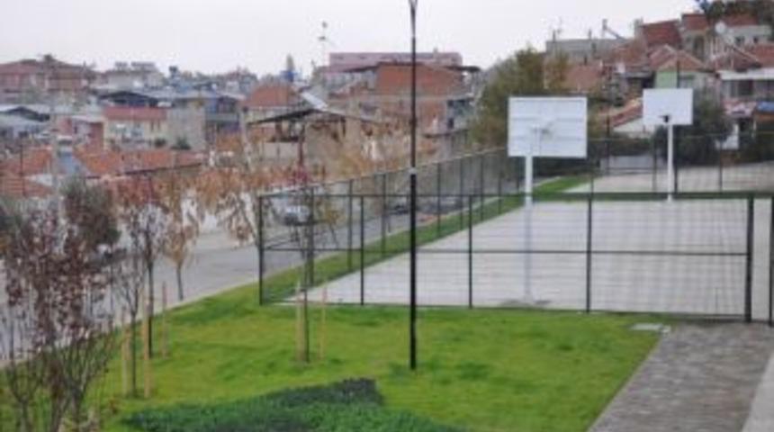 Park Ve Bah&ccedil;eler M&uuml;d&uuml;rl&uuml;ğ&uuml;, Salihli&rsquo;yi Yeşillendiriyor