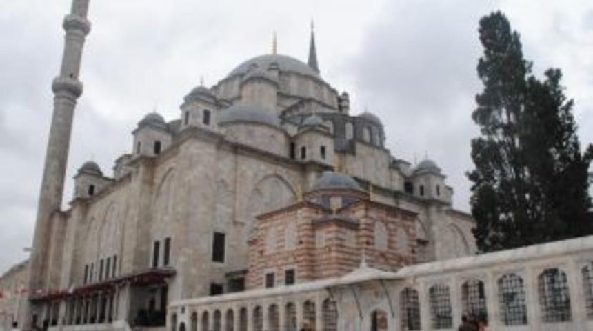 Başkan Demir Vatandaşlara Aşure Dağıttı