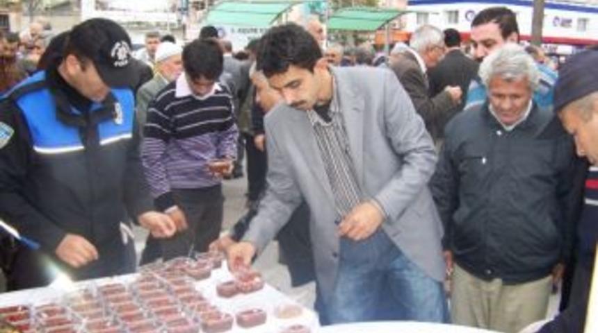 Osmaniye Emniyet M&uuml;d&uuml;rl&uuml;ğ&uuml; Aşure Dağıttı