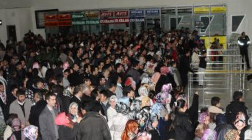 Sivas Hac Kafilesinin D&ouml;rd&uuml;nc&uuml;s&uuml; Yurda D&ouml;nd&uuml;