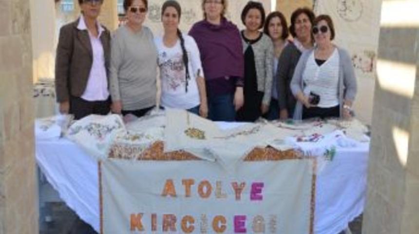 Marmaris'te 'iğnelerin Dansı' Sergisi