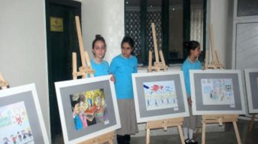 &Ouml;ğrenciler &Ouml;ğretmenlerini Tuvale Yansıttı