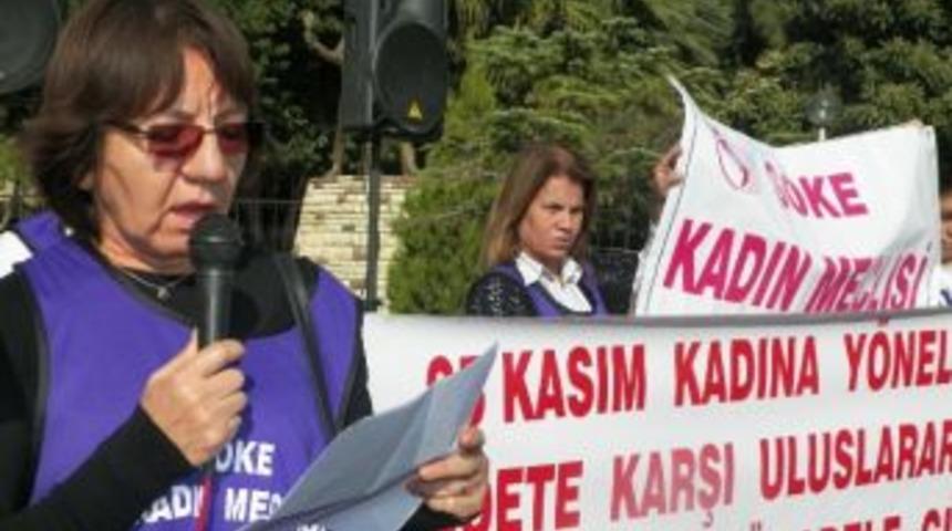 S&ouml;keli Kadınlar Şiddeti Protesto Etti