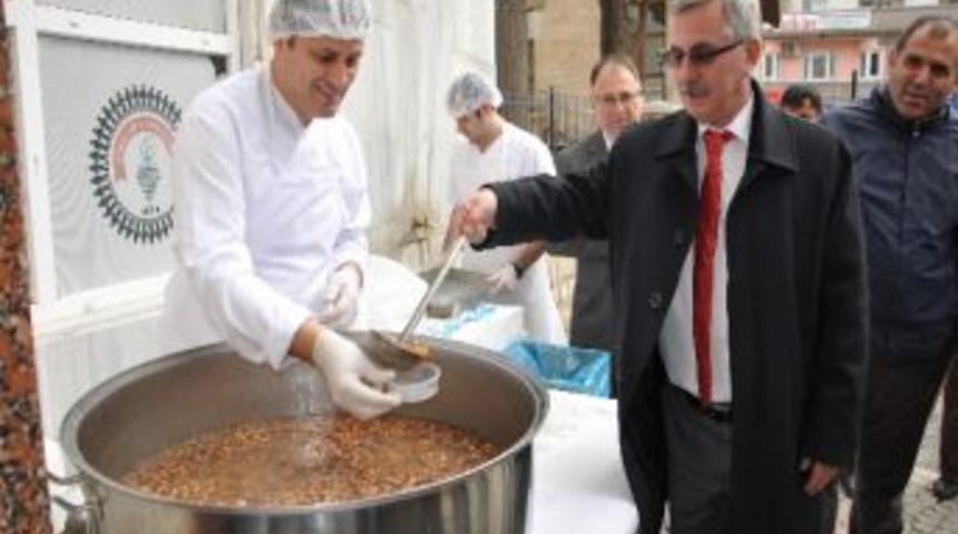 Kırklareli Belediyesi Aşure Dağıttı