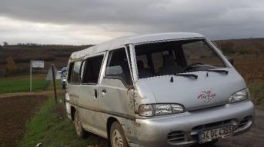 Minib&uuml;s Takla Attı: 4 Yaralı