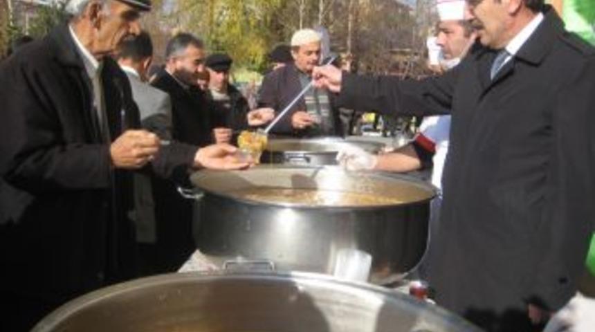 Paland&ouml;ken Belediyesi'nden Aşure Ikramı