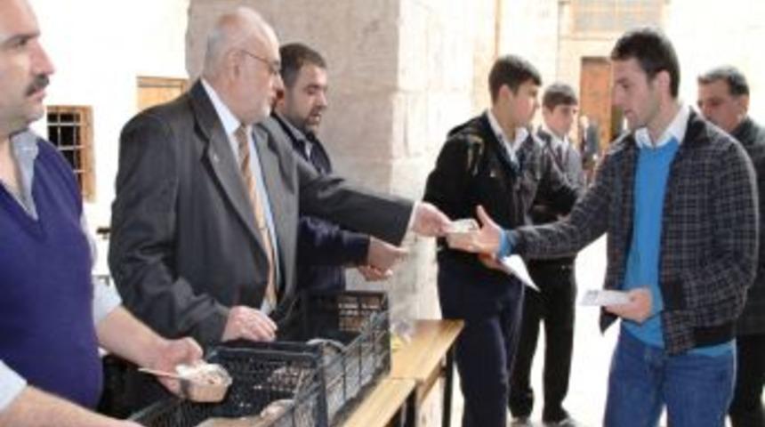 Mardin&rsquo;de 8 Bin Kişiye Aşure Dağıtıldı