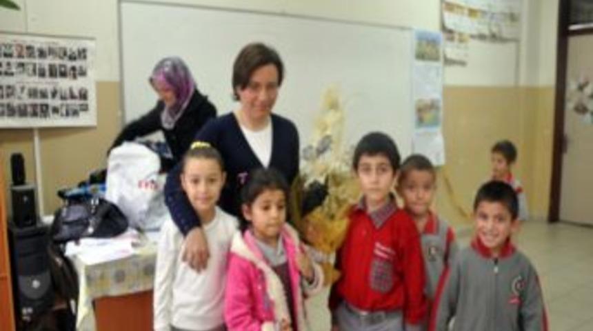 Minik &Ouml;ğrenciler &Ouml;ğretmenlerinin &Ouml;ğretmenler G&uuml;n&uuml;n&uuml; Kutladı