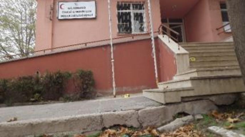 Malkara&rsquo; Da Aile Sağlığı Merkezi Alkoliklerin Mekanı Oldu