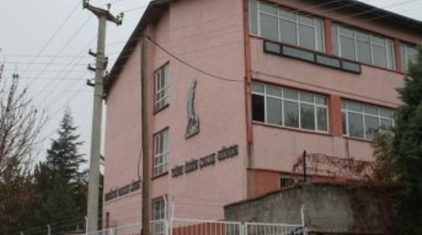 Doğalgaz D&ouml;n&uuml;ş&uuml;m&uuml; S&uuml;ren Okulda Okulda Ders Işlenemiyor