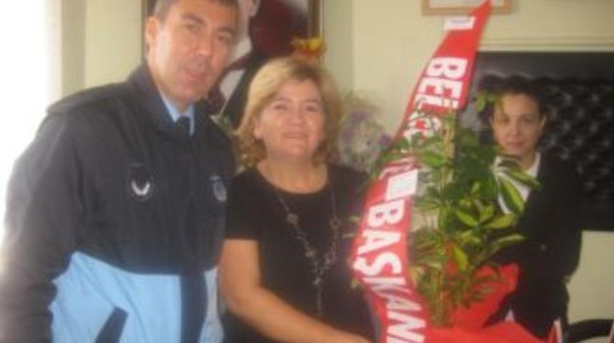 Keşan Belediyesi&rsquo;nden &Ouml;ğretmenlere &Ccedil;i&ccedil;ek