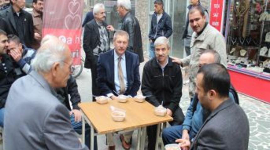 MHP Edremit İl&ccedil;e Kadın Kolları Aşure Hayrı Yaptı