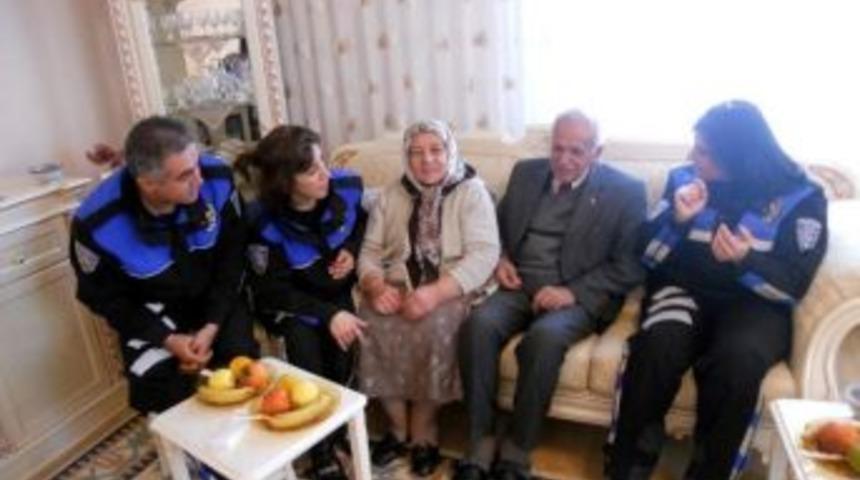 Polisten Emekli &Ouml;ğretmene S&uuml;rpriz Ziyaret
