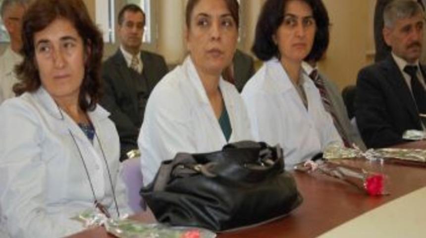 Başkan Karahan&rsquo;dan &Ouml;ğretmenlere Karanfil Jesti