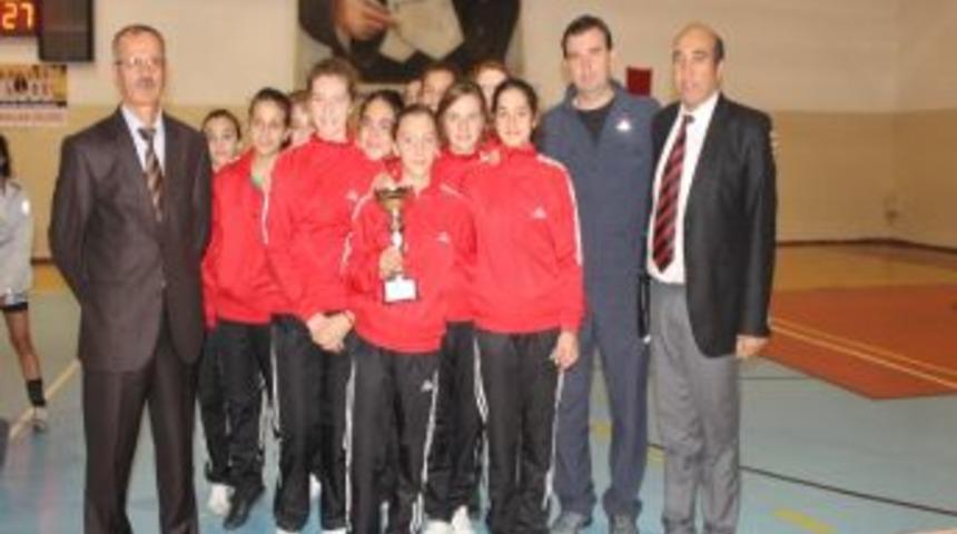 Yıldız Kızlarda Şampiyon Mehmet Akif Oldu