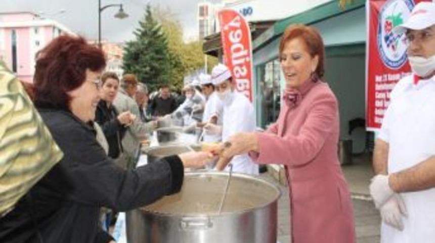 Ereğli Belediyesi 5 Bin Kişiye Aşure Dağıttı