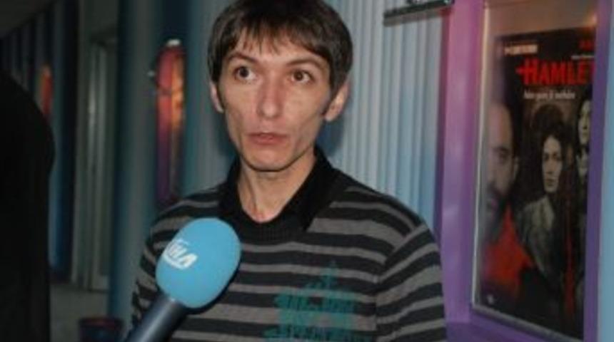 Hamlet K&uuml;rt&ccedil;e Uyarlamasıyla Ankara&rsquo;da Seyirciyle Buluşuyor