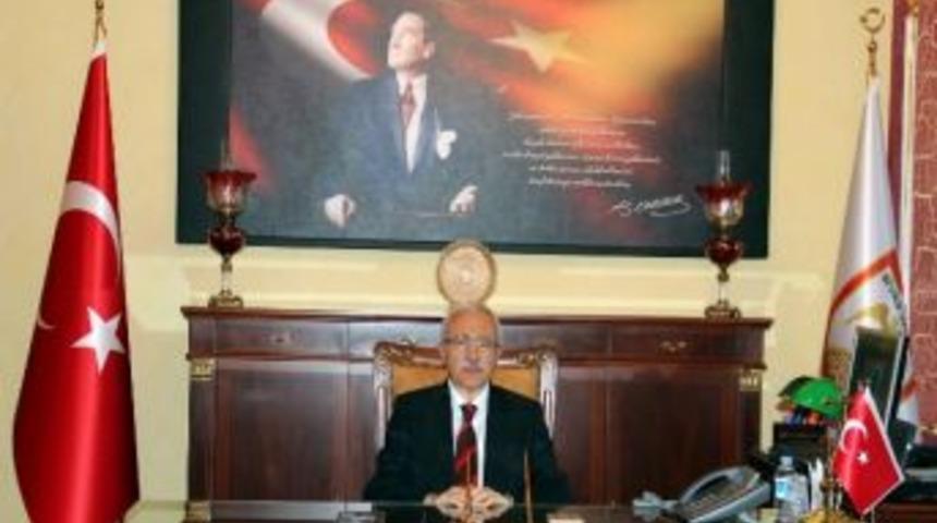 Vali Z&uuml;beyir Kemelek&rsquo;in &Ouml;ğretmenler G&uuml;n&uuml; Mesajı