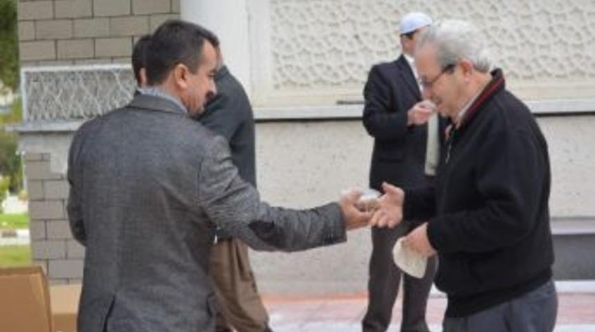 Kargı Belediyesi 2 Bin Kişiye Aşure Dağıttı