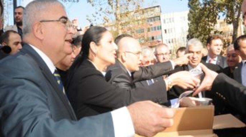 Başkan Baysan , Tekirdağ Valisi Yerlikaya Ve Bakan Şimşek Aşure Dağıttı