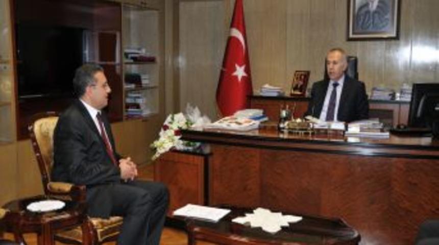 &Ouml;ğretmenler G&uuml;n&uuml; Kutlamaları Ziyaretle Başladı