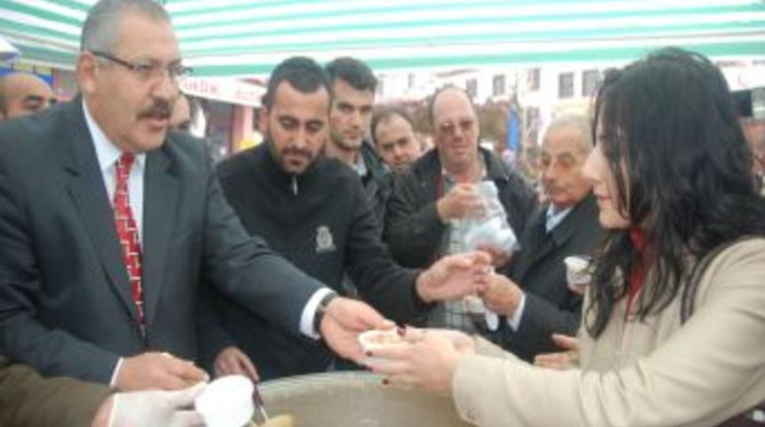 Ayaş Belediyesi Aşure Dağıttı