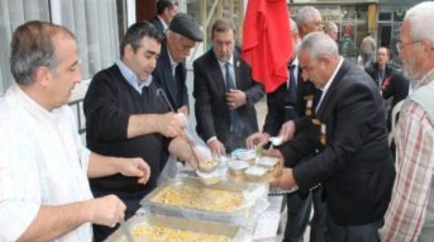 Gaziler Aşure İkram Etti