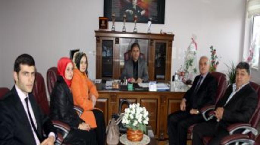 AK Partililerden &Ouml;ğretmenler G&uuml;n&uuml; Kutlaması