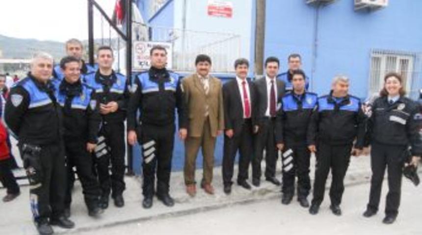 Emniyet'ten &Ouml;ğretmenler G&uuml;n&uuml; S&uuml;rprizi