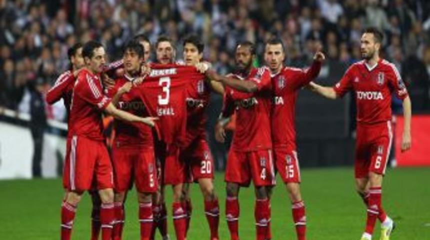 Beşiktaşlı Futbolculardan İsmail K&ouml;ybaşı'na Jest