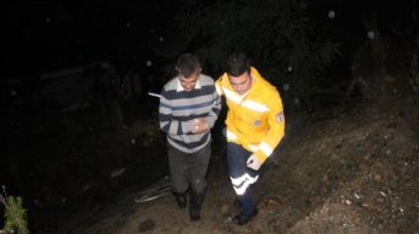 Minib&uuml;s 15 Metreden Dereye U&ccedil;tu: 1'i Ağır 4 Yaralı