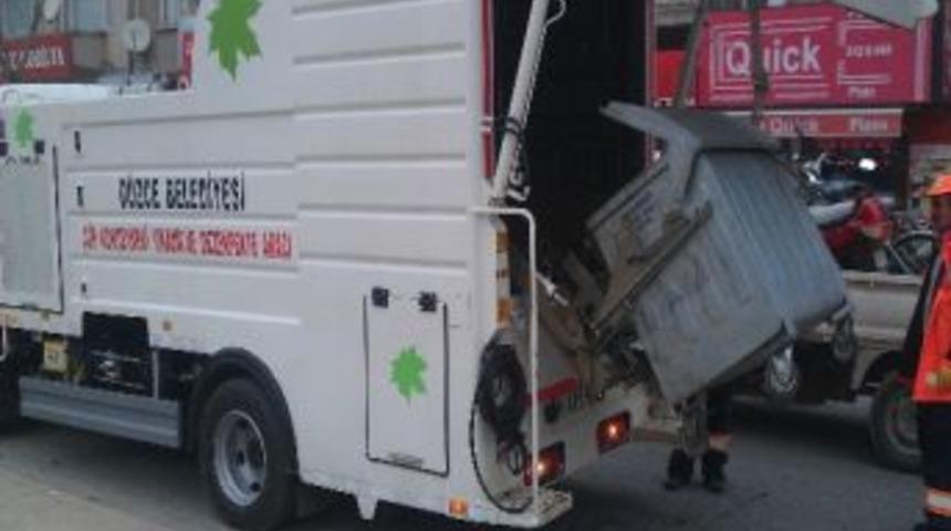 &Ccedil;&ouml;p Konteynırları Olduğu Yerde Yıkanıyor