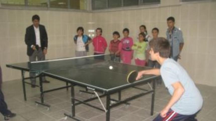 Kaymakamı Ortakcı, &Ouml;ğrencilerle Masa Tenisi Oynadı