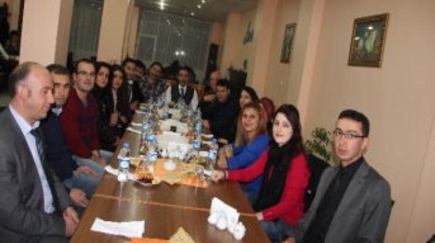 Oltu Anadolu Lisesi Okul Aile Birliği Başkanlığı &Ouml;ğretmenlere Yemek Verdi