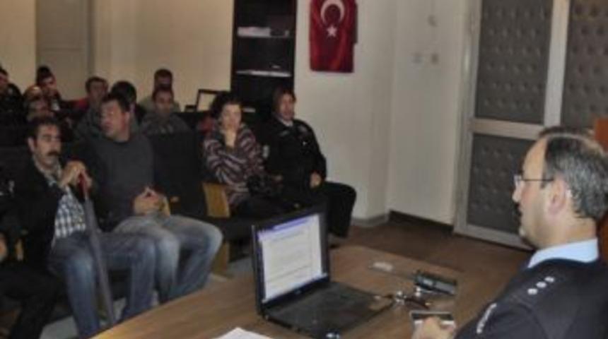 Fethiye'de Polise Y&ouml;nelik Hizmeti&ccedil;i Eğitim Semineri