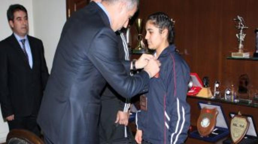 Yıldızlar Kaybolmadı, T&uuml;rkiye&rsquo;ye &Uuml;&ccedil;&uuml;nc&uuml;l&uuml;k Getirdi