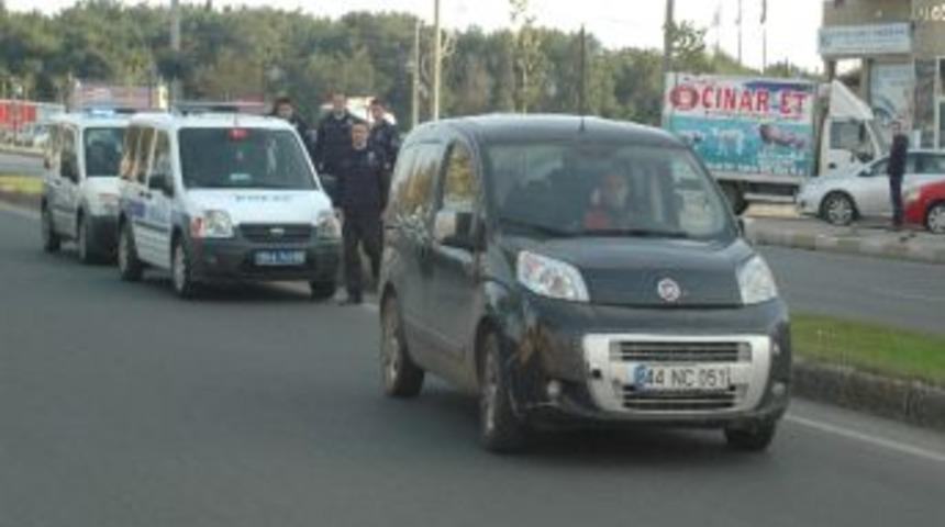 Ş&uuml;pheli Ara&ccedil; Polisi Alarma Ge&ccedil;irdi