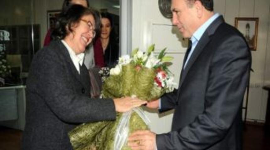 &Ouml;ğretmenlerden &Ouml;ğretmen Başkana Jest