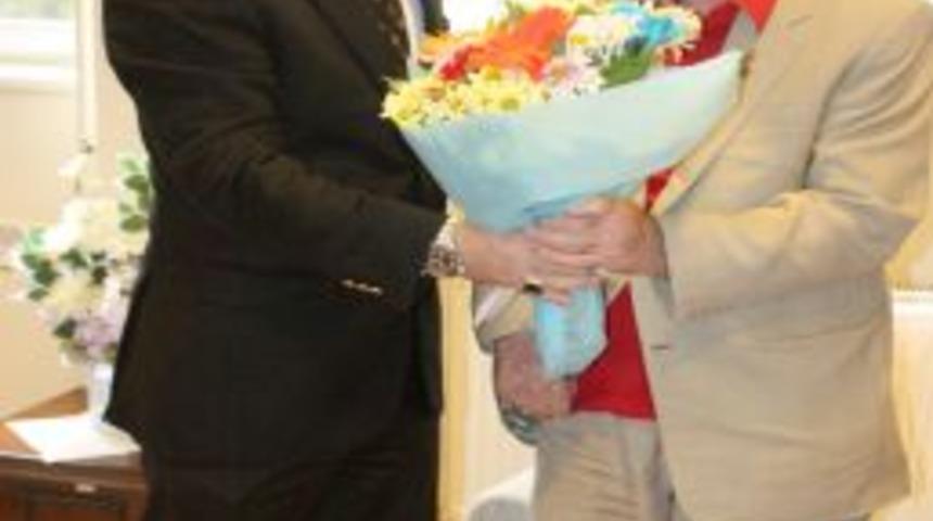 BUGİAD, Huzurevinde Kalan &Ouml;ğretmenleri Unutmadı