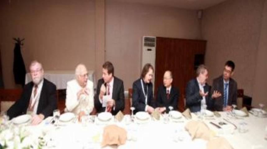 Akademisyenlerden Baburname &Ccedil;alıştayı'na Tam Not