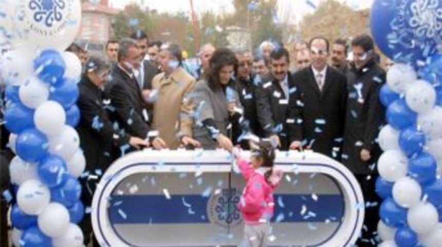 Sel&ccedil;uklu Belediyesi'nden Iki Okul